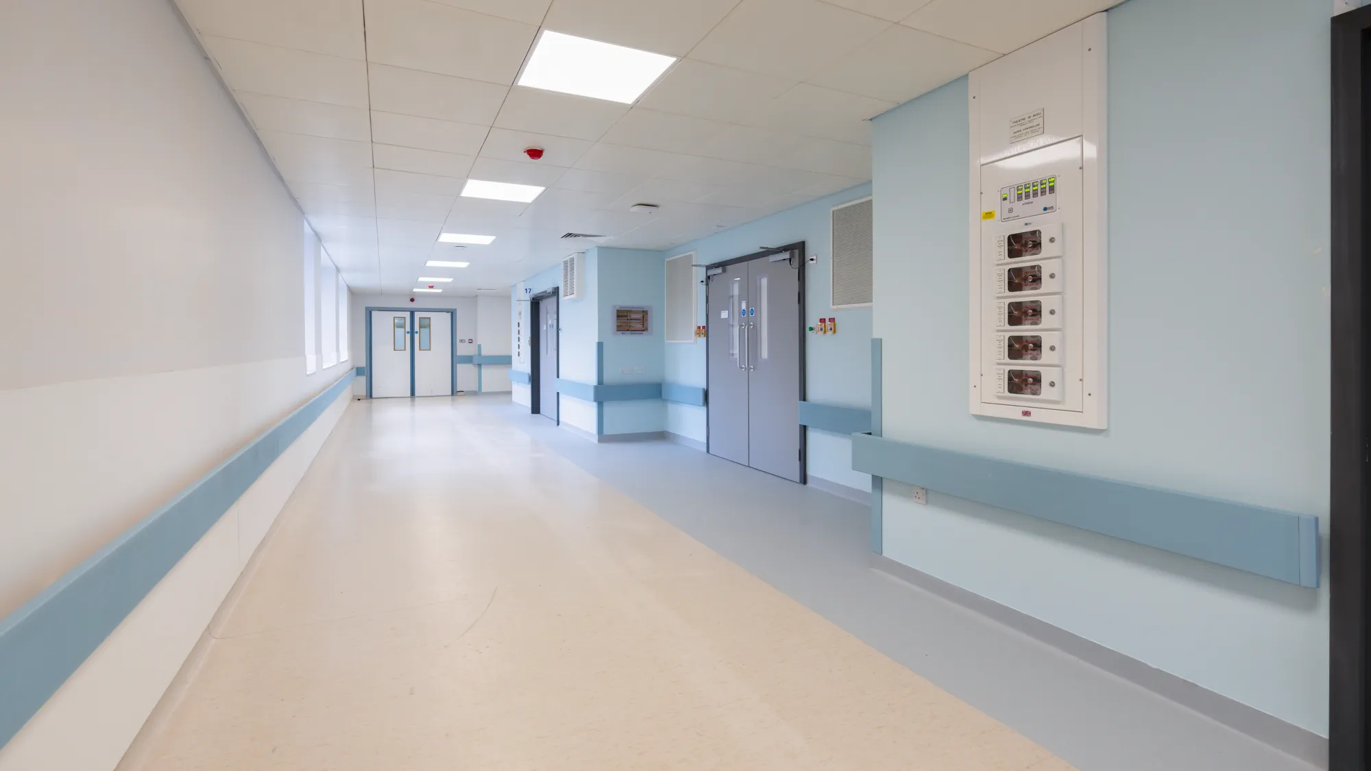 Jarvale-Construction-Northern-General-Hospital-Firth-Operating-Theatres-Sheffield-5 Modern healthcare circulation space within Firth Operating Theatres