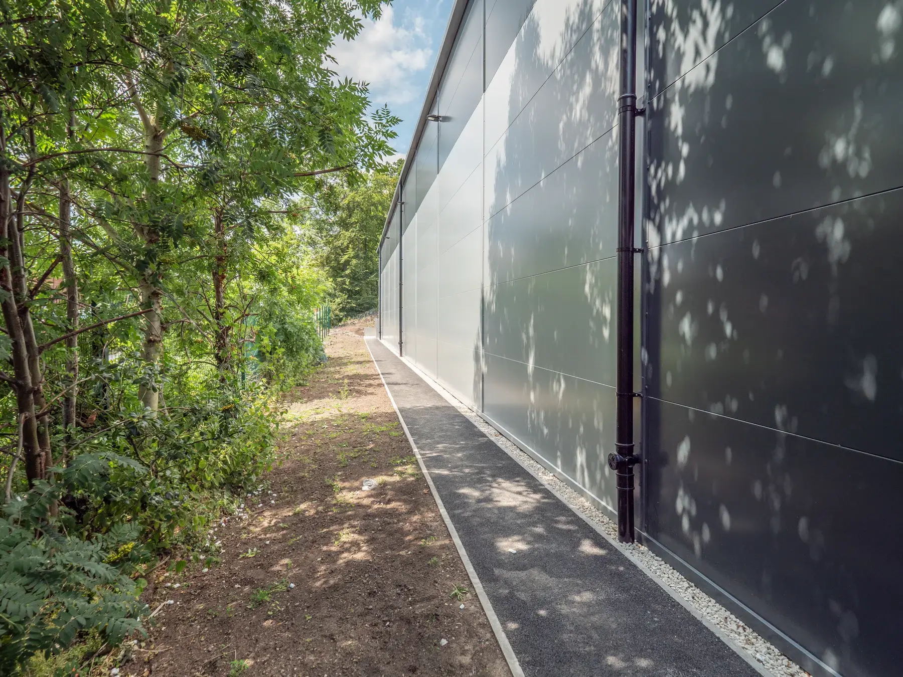 Jarvale-Construction-Cathelco-Derbyshire-18 Side access route beside completed Cathelco warehouse