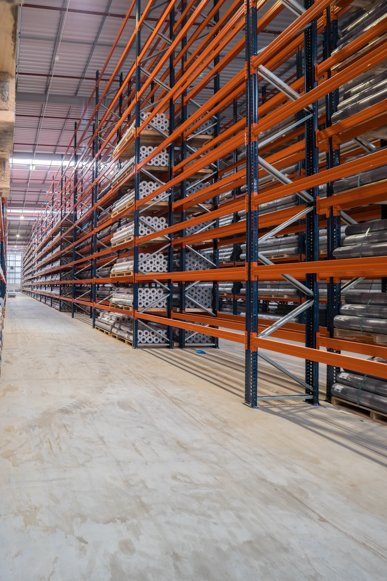 Jarvale-Construction-IKO-Polymeric-Chesterfield-19 Internal warehouse aisle with high-level pallet racking
